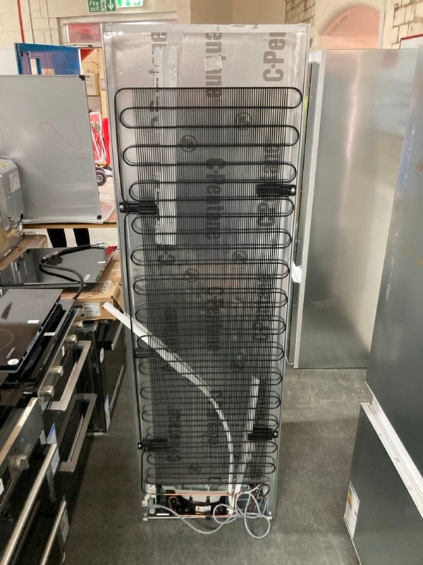 BOSCH Series 2 KIV87NSE0G Integrated 70/30 Fridge Freezer - Sliding Hinge