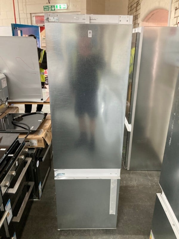 BOSCH Series 2 KIV87NSE0G Integrated 70/30 Fridge Freezer - Sliding Hinge